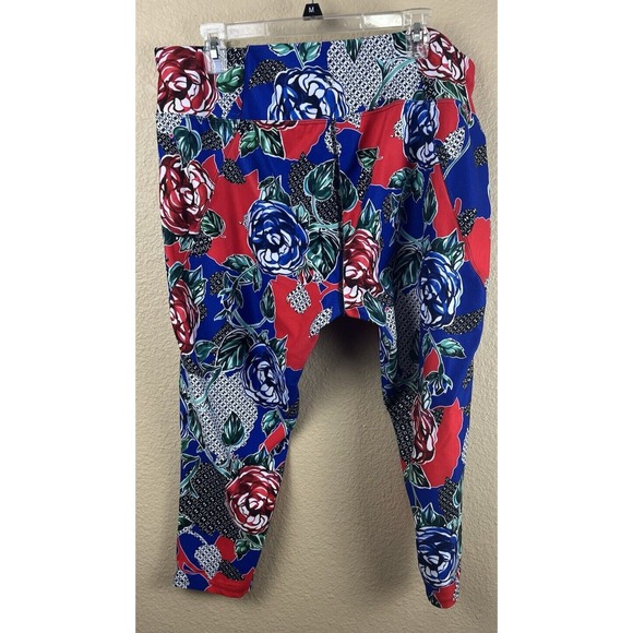 Betsey Johnson Performance Floral Leggings rose Blue Red 3XL Capri Crop - Picture 5 of 6